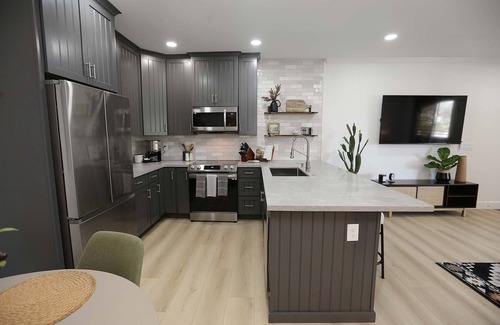 Paradise Valley Village Condo | Trendy & Oh-So Contemporary