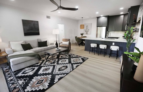 Paradise Valley Village Condo | Trendy & Oh-So Contemporary