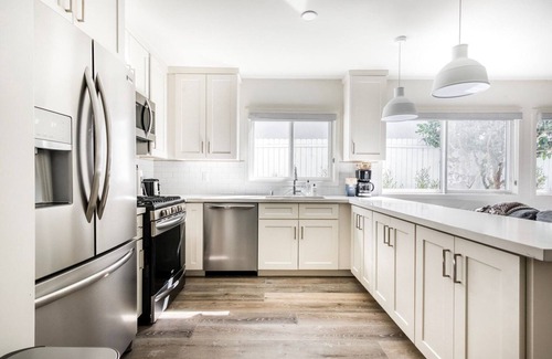 Redondo Beach Apartment | Trendy Redondo Beach 2BR, nr Pier, Beach & Restaurants, by Blueground