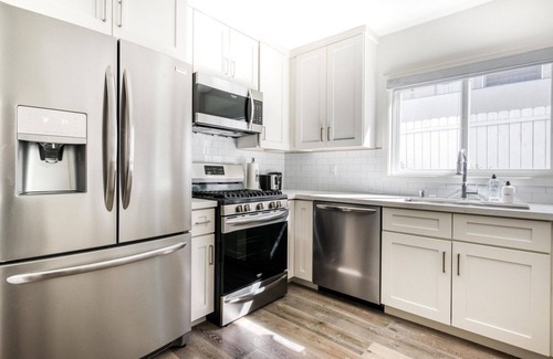 Redondo Beach Apartment | Trendy Redondo Beach 2BR, nr Pier, Beach & Restaurants, by Blueground