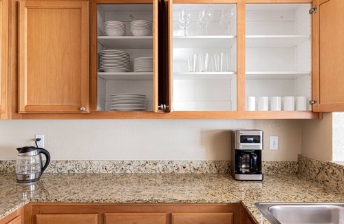 Santa Clara Apartment | Trendy Santa Clara 2BR w/W/D, Gym, Pool, walk to Safeway, by Blueground