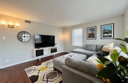 Lake Ozark Condo | Trendy South Hampton