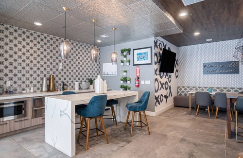 Sunnyvale Apartment | Trendy Sunnyvale 2BR w/Gym, Pool & BBQ, walk to Apple, by Blueground