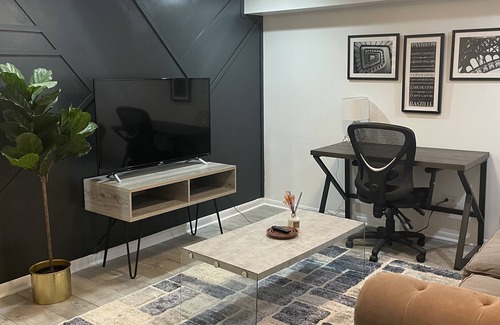 The Gap Apartment | Trendy Unit-15mins to downtown!