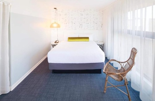 Venice Hotel | Trendy Venice Stay | Kitchen | Balcony | Rooftop Lounge | Free Breakfast