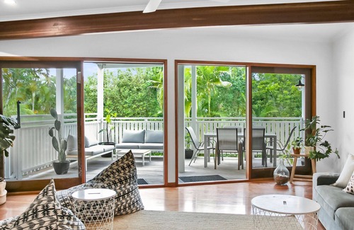 Castaways Beach House | Tres Palms - Large beach house only 50 metres to beach with pool