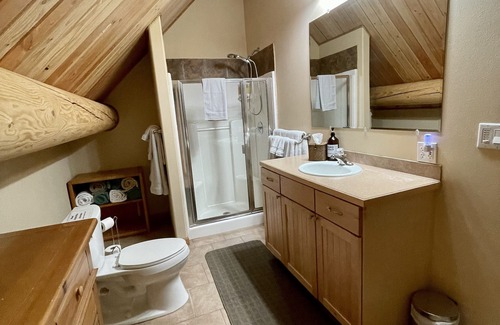 Packwood Cabin | Tri-level, 10-guest, 4 bedroom, 2 bathroom home with hot tub and game room.