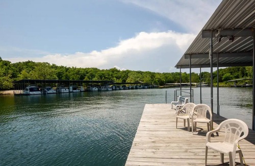 Indian Point Cabin | Tribesman Resort #22 - Renovated Cabin, Minutes to Silver Dollar, Great Location