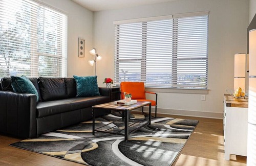 Chapel Hill Apartment | Trilogy 207 · Luxury 1 BR apt | Sleep 4 w/Gym& Pool Chapel Hill*
