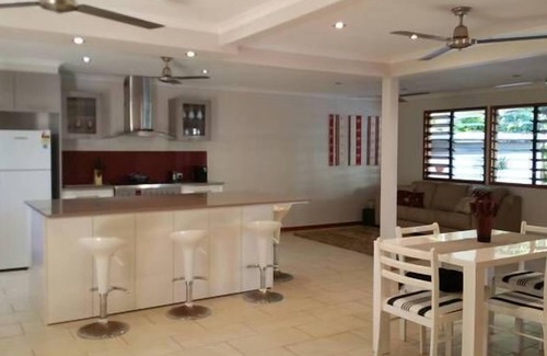 Trinity Beach House | Trinity Beach for Families and couples Courtesy car available on request