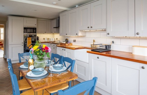 Stratford-upon-Avon Cottage | Trinity Cottage, Stratford-upon-Avon - sleeps 5 guests in 3 bedrooms