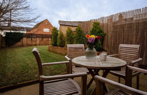 Stratford-upon-Avon Cottage | Trinity Cottage, Stratford-upon-Avon - sleeps 5 guests in 3 bedrooms