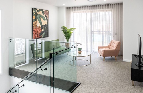 Morisset Park House | Trinity Point Drive: Residence in the heart of Trinity Point with stunning inground swimming pool