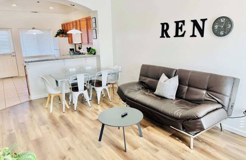 Reno House | Triplex/Sleeps21/7.5Bath