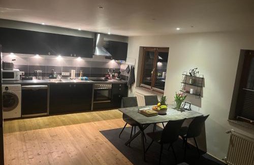 Unterrath Apartment | Tritt ein bring Glück herein - Exquisite 75 qm - Messenähe - Parkplatz - Flughafennähe