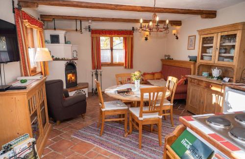 Aflenz Land House | Troadkasten - Ferienhaus am BIO-Bergbauernhof