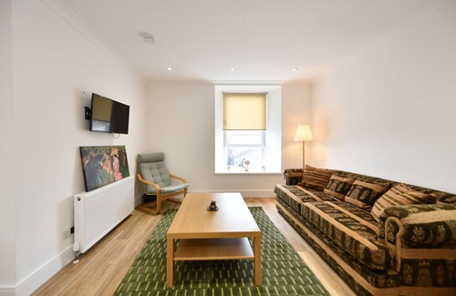 Troon Apartment | Troon Portland Apt A