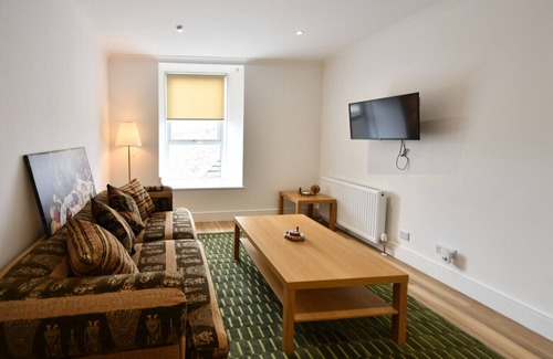 Troon Apartment | Troon Portland Apt B
