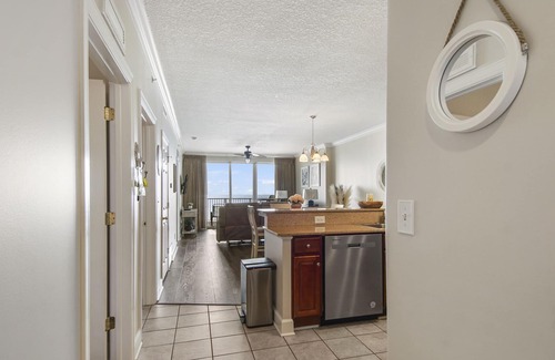 West Panama City Beach Condo | Tropic Winds Condo Beachfront 2BR,2BA,Remodeled in 2024. Beach chair ser til oct