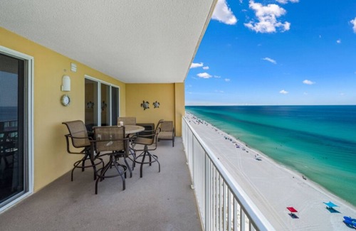 West Panama City Beach Condo | Tropic Winds Condo Beachfront 2BR,2BA,Remodeled in 2024. Beach chair ser til oct