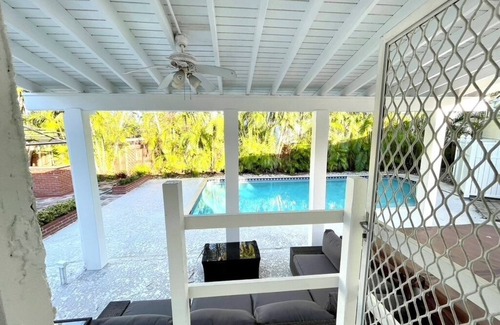 Downtown Hollywood Apartment | Tropical 1BR w/Pool, Hot Tub & Parking – Walk to Hollywood Beach