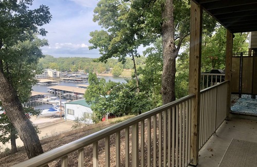 Lake Ozark Condo | TROPICAL BLISS 1 BEDROOM CONDO OVERLOOKING LAKE NEXT TO BAGNELL DAM STRIP