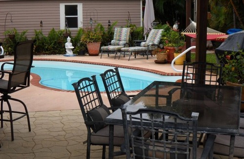 Vero Beach House | Tropical Breeze 🌞Heat Pool ✅Wifi ✅Fenced ✅Boat/RV Park ✅Kayak Bikes ✅Near Beach
