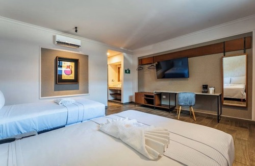 Centro Hotel | Tropical City Break | Stylish Double Rooms perfect for Family & Friends