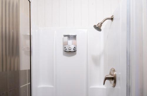 Flagami Apartment | Tropical Cottage in Prime Airport Area