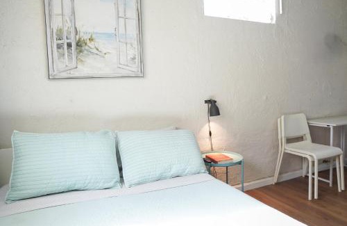 Flagami Apartment | Tropical Cottage in Prime Airport Area