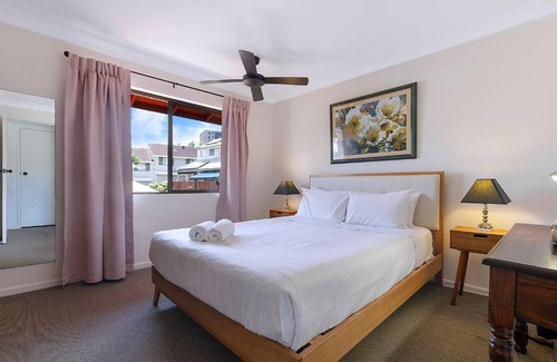 Indooroopilly House | Tropical Dreaming in the Heart of Indooroopilly