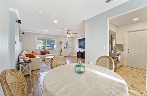 Lakeland House | Tropical Fenced Paradise, Hot Tub, & Home Theater