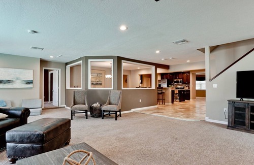 Bradenton House | Tropical Highlands - 6 BEDROOMS/3 Bathroom/2 King Masters/3800 sf/Large Htd Pool