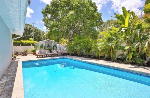 Arlington Park Villa | Tropical Luxury: Pool, Game Room, Near Beaches