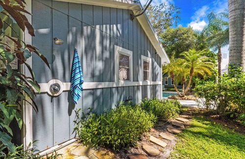Rocky Point Cottage | Tropical Oasis Pool House with full bath and full access to pool.