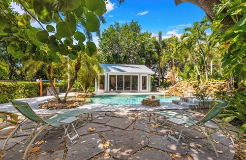 Rocky Point Cottage | Tropical Oasis Pool House with full bath and full access to pool.