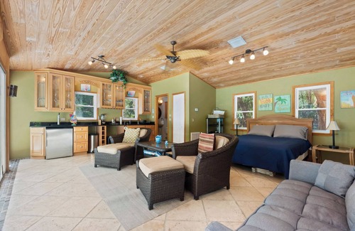 Rocky Point Cottage | Tropical Oasis Pool House with full bath and full access to pool.