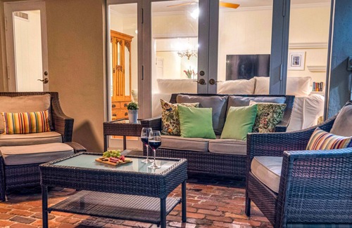 Harbor Beach House | Tropical Oasis | Beach Proximity | Heated Pool | Quiet Neighborhood | Lake Key | H0MES