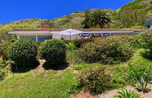 Eastern Malibu House | Tropical oceanview Malibu luxury retreat heated salt pool, spa, firepit, beaches