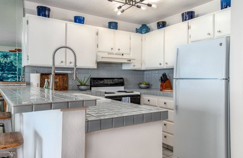 Kailua-Kona Condo | Tropical Paradise Awaits: Stunning Hawaii Condo with Ocean Views!n