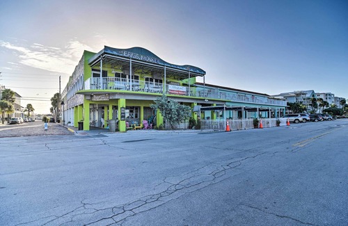 Pass-a-Grille Historic District Apartment | Tropical Pass-A-Grille Gem w/Direct Beach Access!
