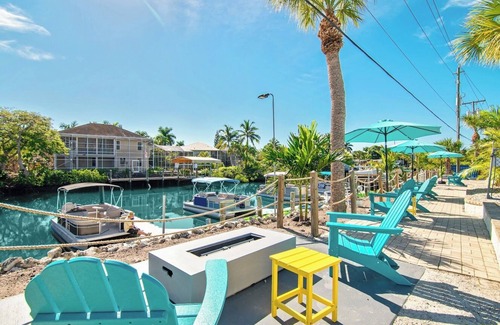 Palm Isles Resort | Tropical Two Queen Bed Room at Fort Myers Beach