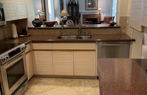 Airport Area Condo | Tropical Upscale Resort Living - Newport Beach - Irvine