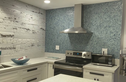 Key Largo Condo | Tropical Vibes! Moon Bay Renovated Condo in Gated Community!