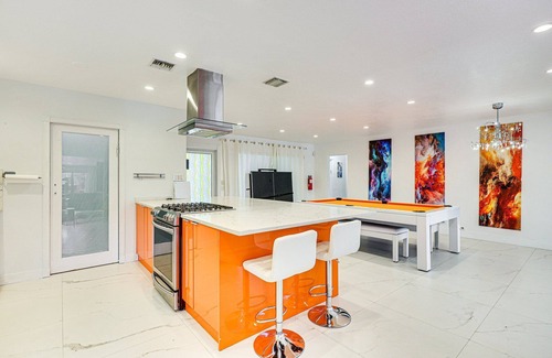 Nautilus Isle House | Tropical water front 2-bedroom 3 king beds house with heated pool & Sauna