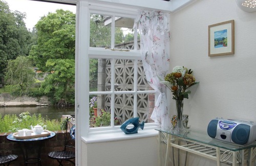 Ludwel Cottage | TROUTBECK COTTAGE, romantic, with a garden in Ludlow