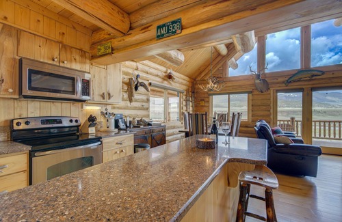 Cameron House | True Montana Log Cabin, Great Hunting/Private Madison River Fishing 3+2.5/YNP