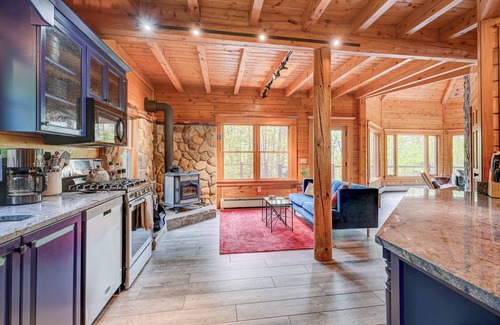 Jackson House | True Privacy in this updated Log Home close to everything to do in the MWV!