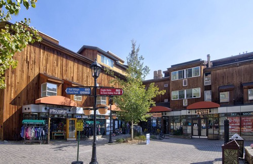 Vail Condo | True ski-in/ski-out directly at the base of Vail Mountain. Outdoor pool!