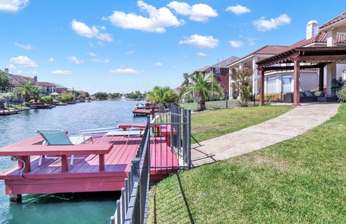 Sydney Harbour House | truly stunning lakefront with immediate access to all the city has to offer.